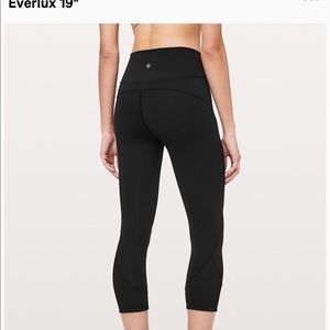 Lululemon In Movement Crop Everlux 19" - Size 6